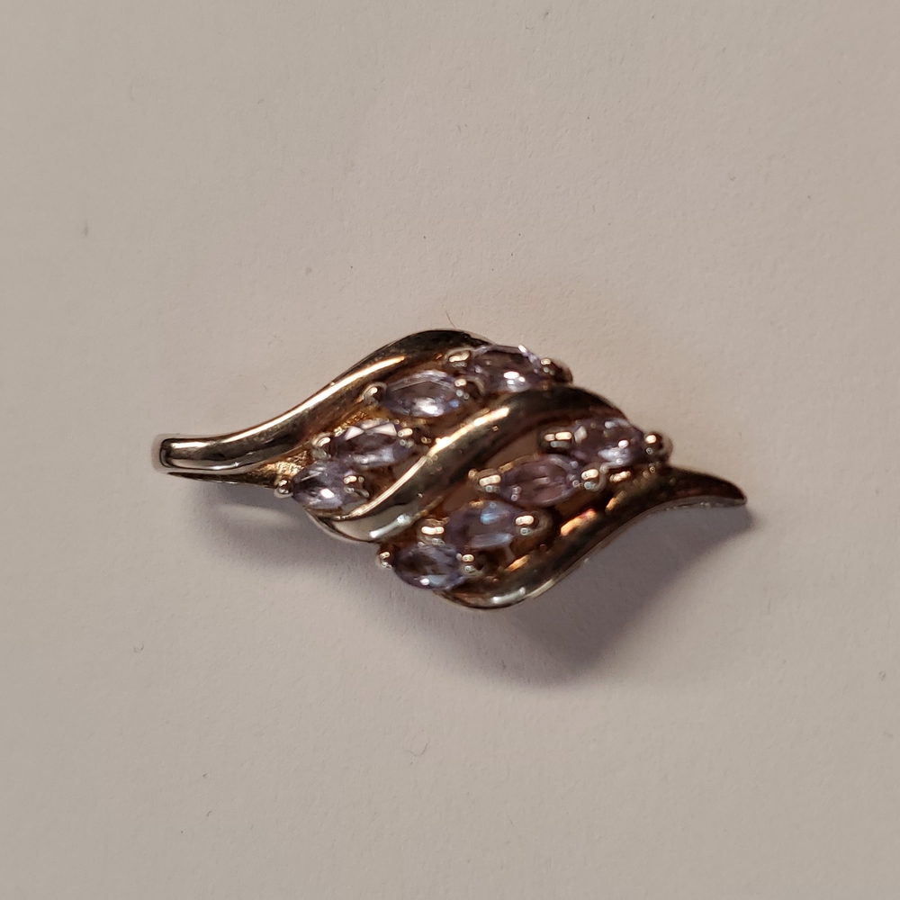 Beautiful tanzanite pendant.  925 sterling silver.  8 stones.